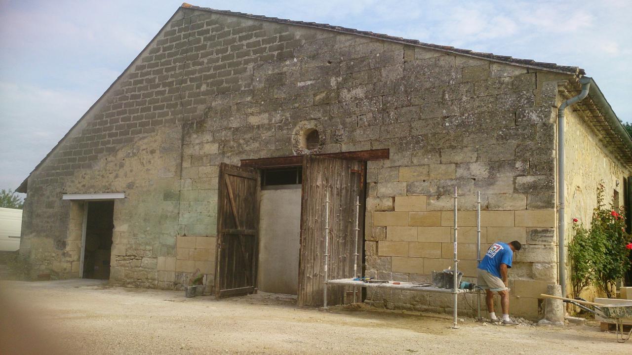 Façade du cuvier château Corbin à Montagne avant travaux