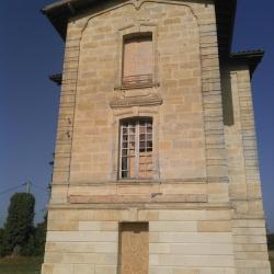 Belle façade, reprise des pierres altérées du RDC à Sainte Terre