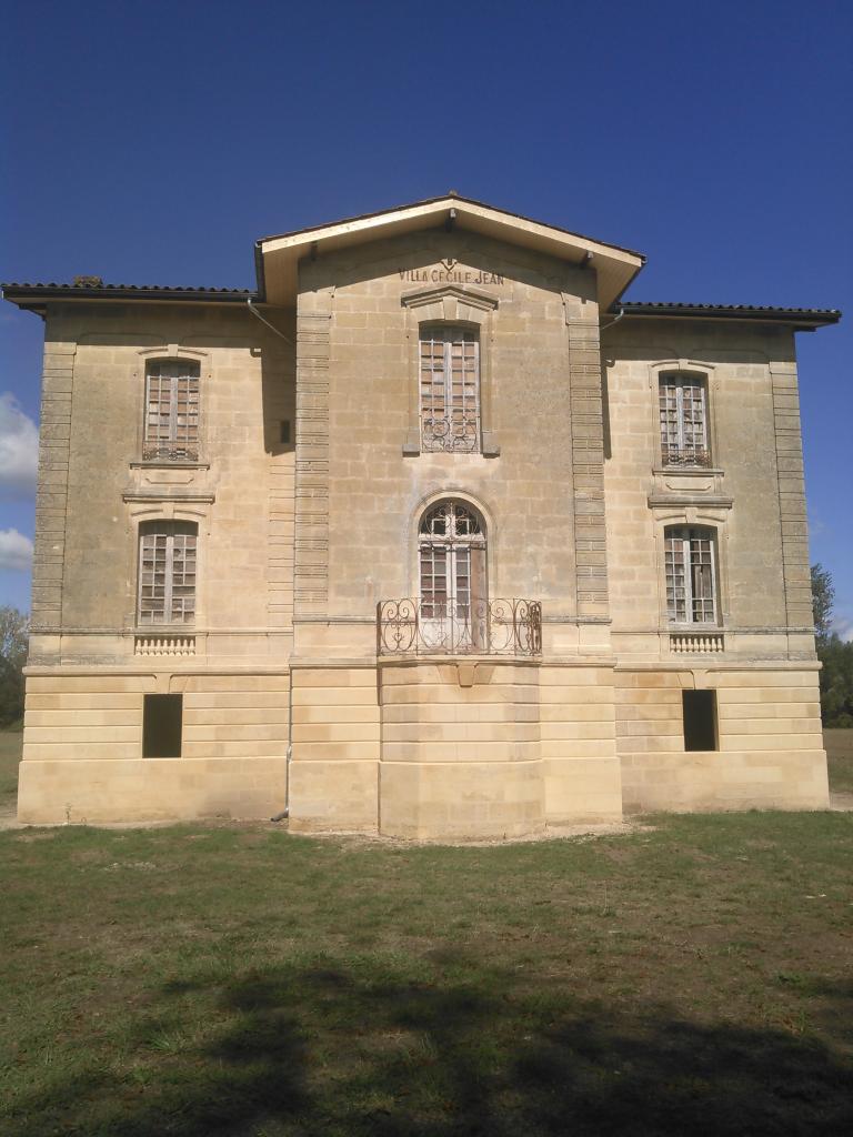 Façade principale sur Sainte terre Bâtisse fin XIXéme siècle