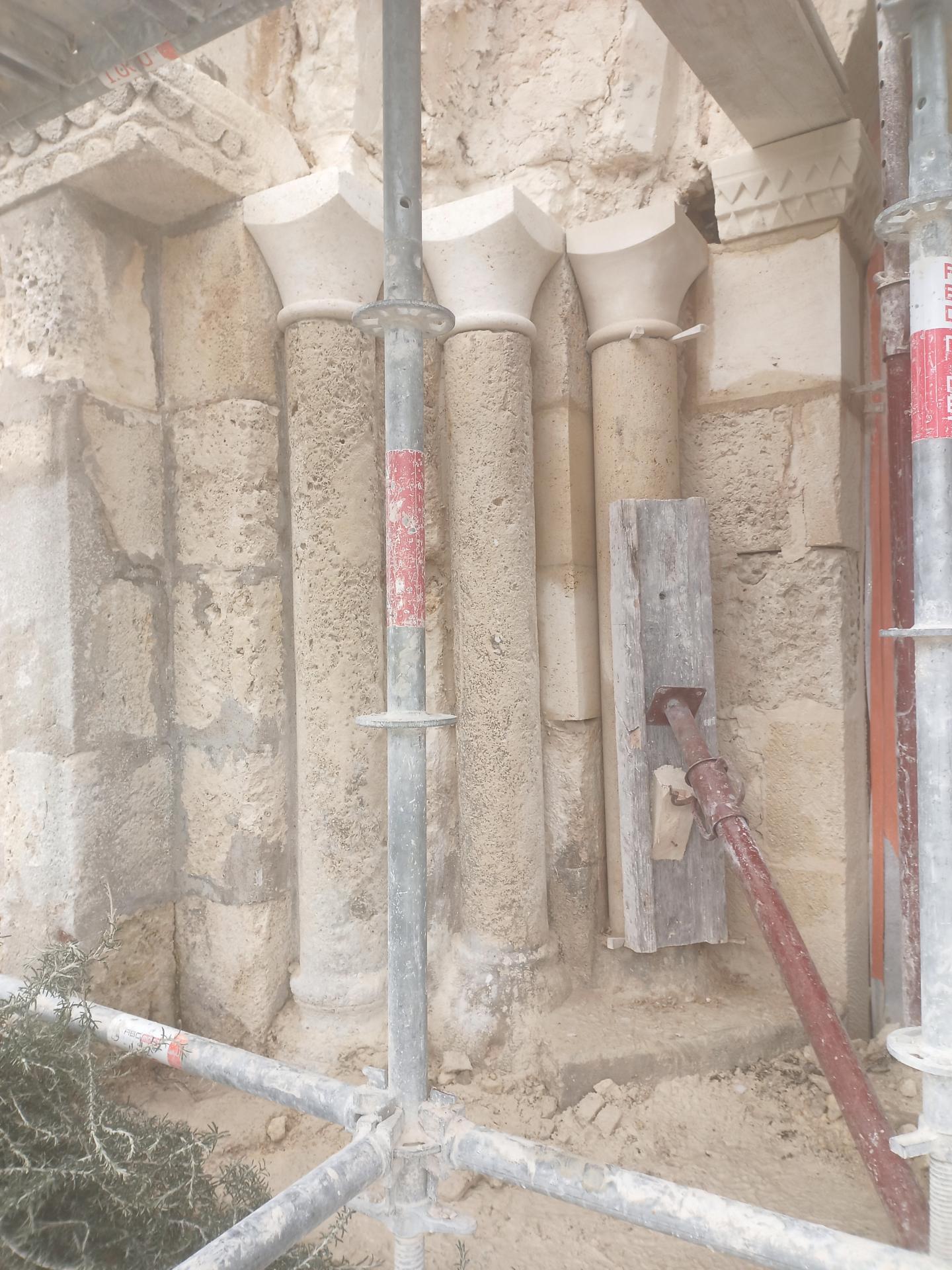 Remplacement des chapiteaux et colonnes