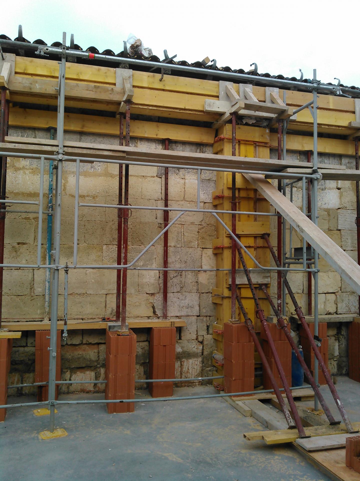 Réalisation des ceintures et poteaux béton